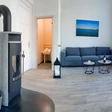 Haus Urvasi Апартаменты Любек